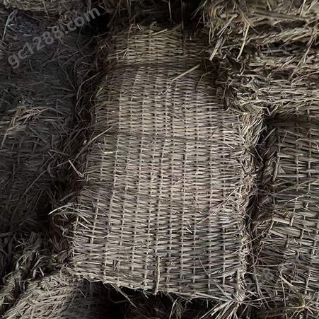 砖窑厂雨天地铺防滑地垫 稻草铺设均匀 早春农产品 尺寸可定制
