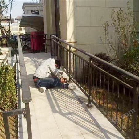 新乡鑫栏室内外阳台防护网楼梯扶手锌钢护栏网安装测量