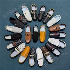 男士休闲豆豆鞋；统一鞋盒，乳胶 海玻璃鞋垫；皮面多，橡胶软底